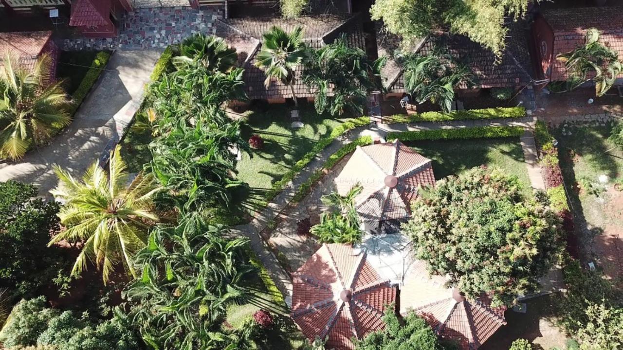 Gold Coins Club & Resort Kammasandra Exterior photo